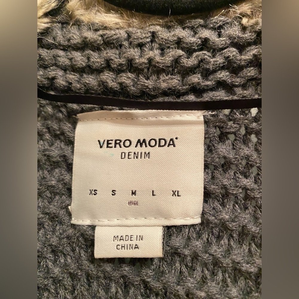 Vero Moda faux fur trim sweater vest size M - Picture 6 of 6